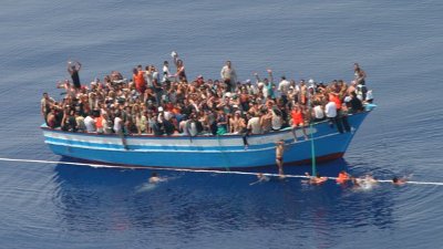 ЕК предложи квота от 20 000 места за бежанци в ЕС