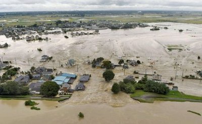 Драматични снимки от наводненията в Япония