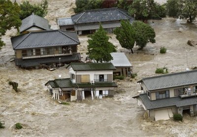 Драматични снимки от наводненията в Япония
