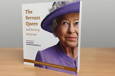 В книга за 90-тата си годишнина кралица Елизабет нарича Исус Христос "Царят, на когото служа"