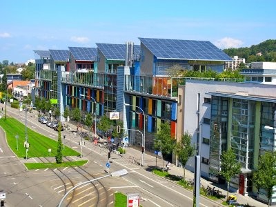 Соларно градче произвежда повече енергия отколкото потребява