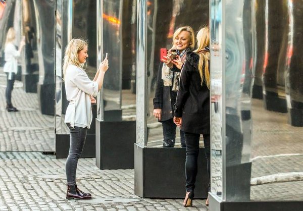 Новият бляскаво-огледален вид на Covent Garden Новият бляскаво-огледален вид на Covent Garden