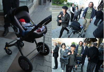 Елена с бебето на 50-годишнината на Станишев