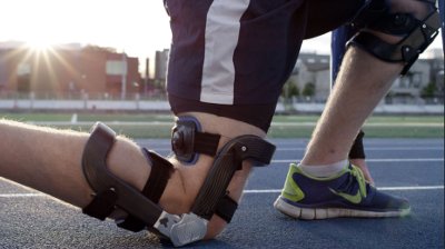 Първата бионична роботизирана скоба за коляно (видео)