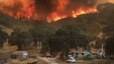 Огнена стихия обхвана окръг Тюолъм в САЩ