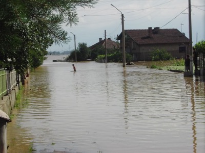 Топлата вода е открита и наводненията са предотвратими