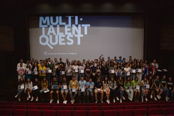 Дванадесетокласници показаха своите знания и таланти по време на MultiTalent Quest 2023 в АУБ