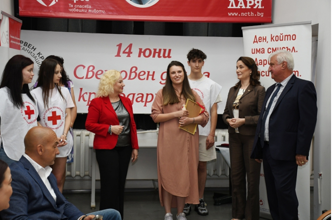 „Девин“ ЕАД и Националният център по трансфузионна хематология стартират съвместна инициатива “Вода за живот“ „Девин“ ЕАД и Националният център по трансфузионна хематология стартират съвместна инициатива “Вода за живот“